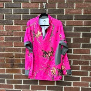 Mossy Oak pink and camo half zip pull over EUC like new